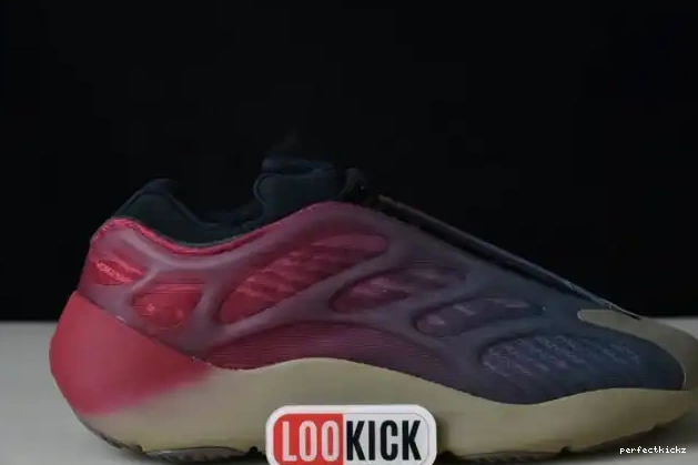 Fade Adidas Yeezy GW1814 700 V3 Carbon 0621